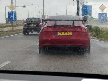 /r/Shitty_Car_Mods / Shitty Car Mods - Quad exhaust on the Tesla