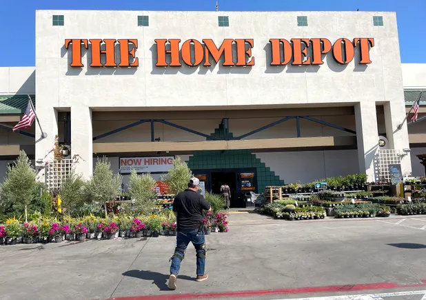 Home Depot cuts 800 jobs