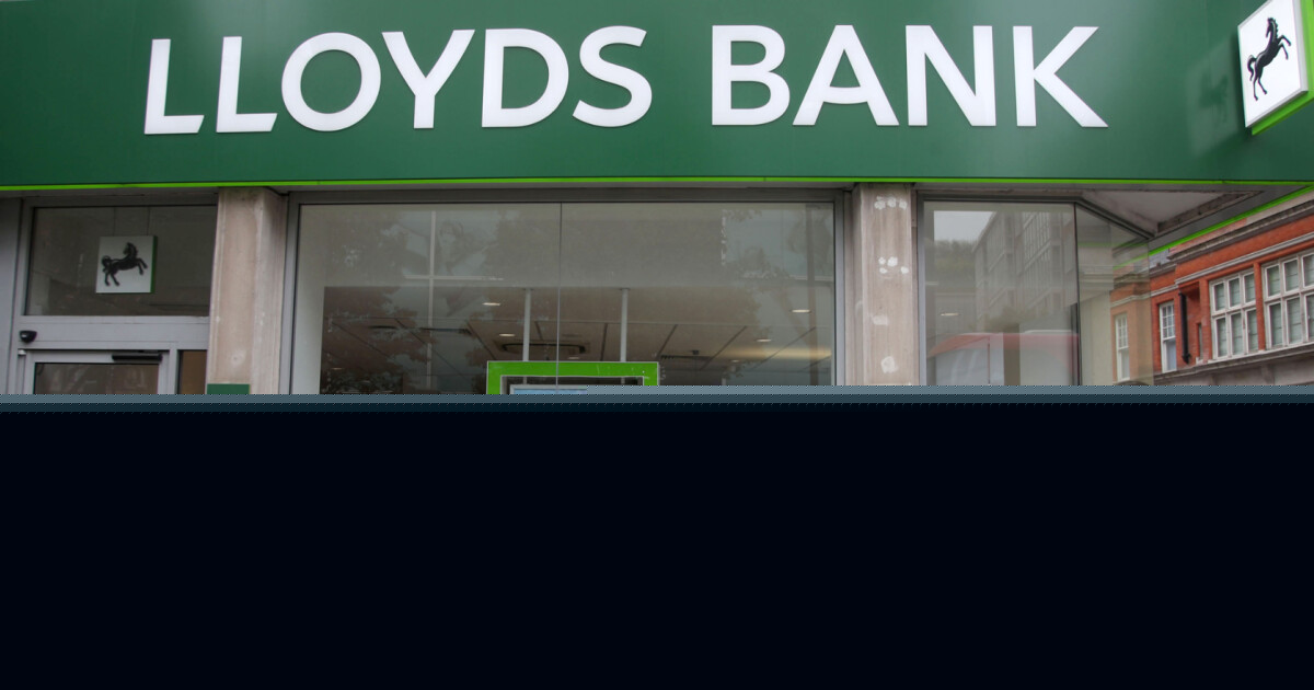 Lloyds targets £2 billion cost-cutting as profits rise