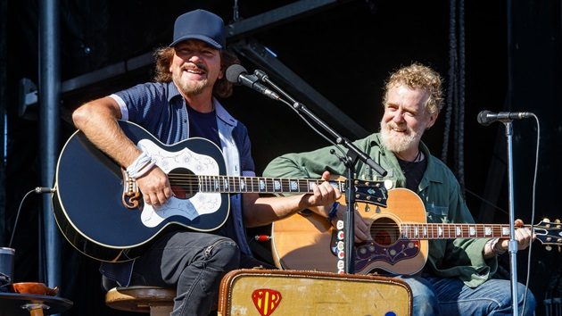 Eddie Vedder performs, Bono speaks at funeral for Glen Hansard