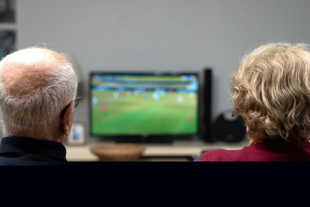 Starsi widzowie mają problem z obsługą usług IPTV