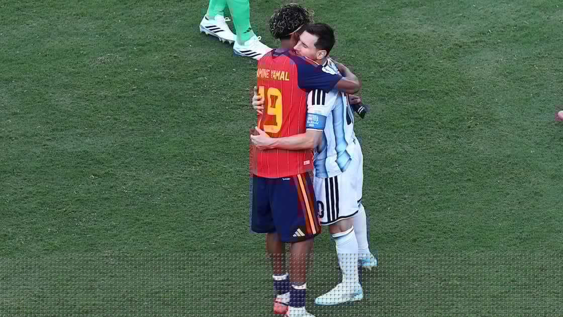 Lionel Messi, Lamine Yamal Iconic Bath Photo to Become 1-of-1 Trading Card After World Cup