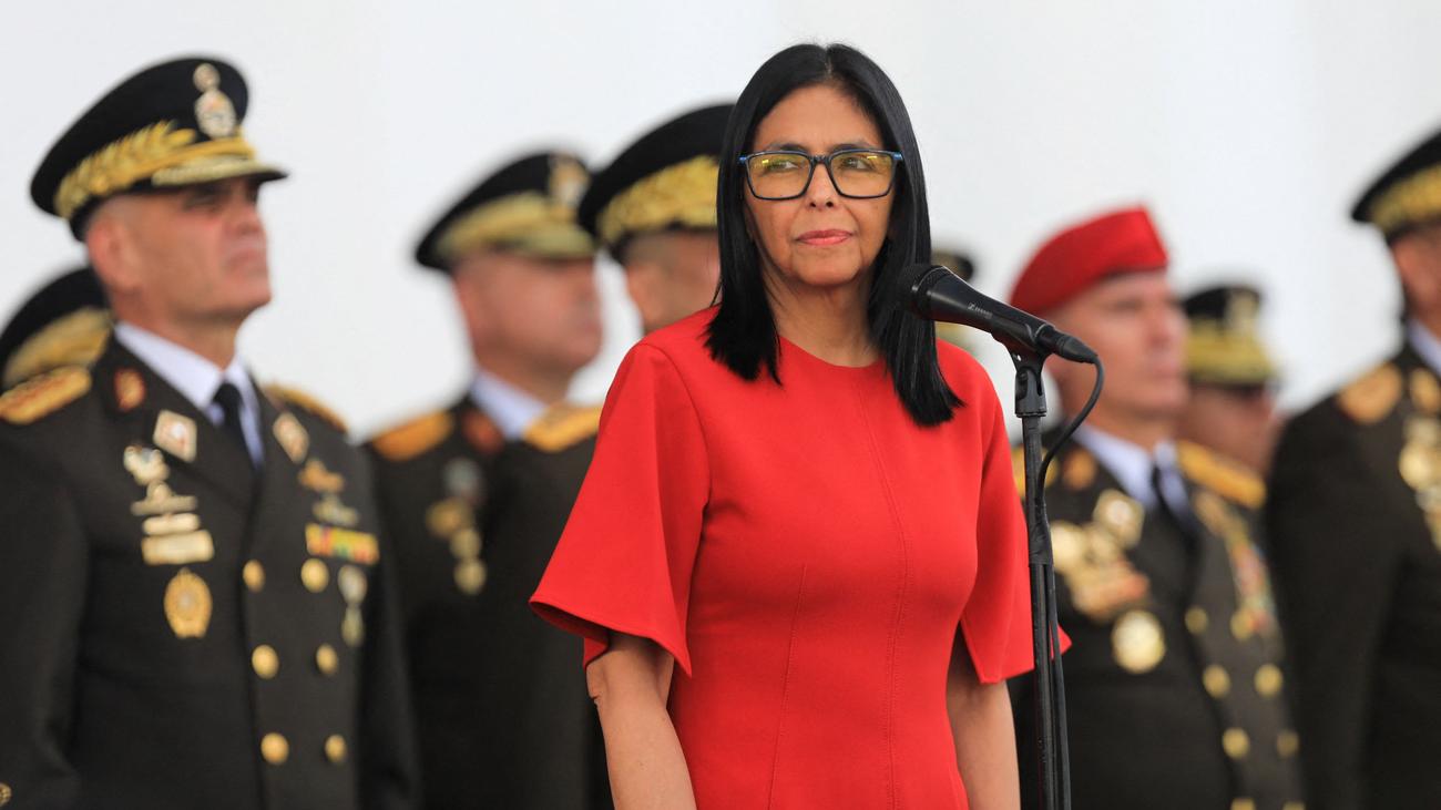 Venezuela: Rodríguez übernimmt Oberbefehl über venezolanisches Militär