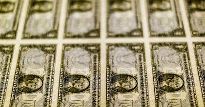Dólar norte-americano cai para mínimos de quatro anos e já perdeu 17% contra o euro com Donald Trump