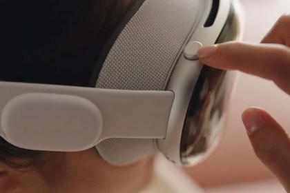 Apple’s Next Vision Pro Could Get a New R2 Chip