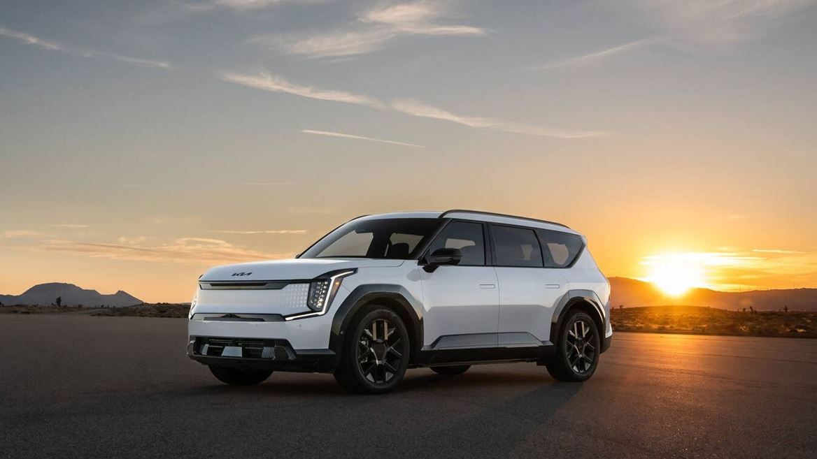 2026 Kia EV9 Recognized as Cars.Com Top 3−Row EV Pick
