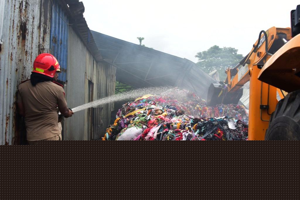 Fire breaks out at cotton factory