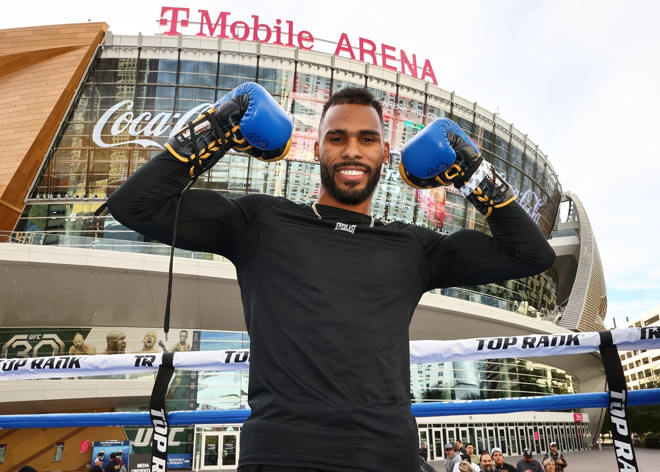 Edwin de Los Santos Joins Zuffa Boxing Roster