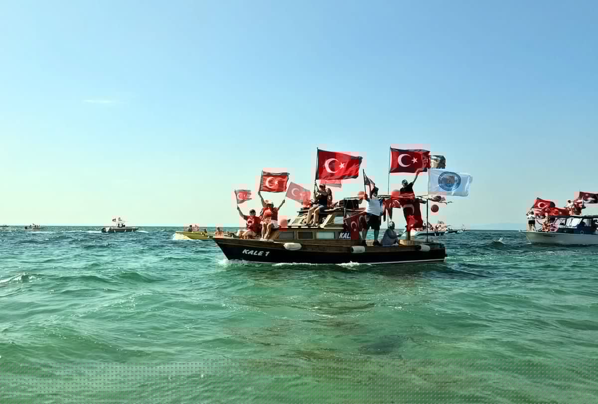 Saros Körfezi'nde 30 Ağustos Zafer Seyri Coşkusu