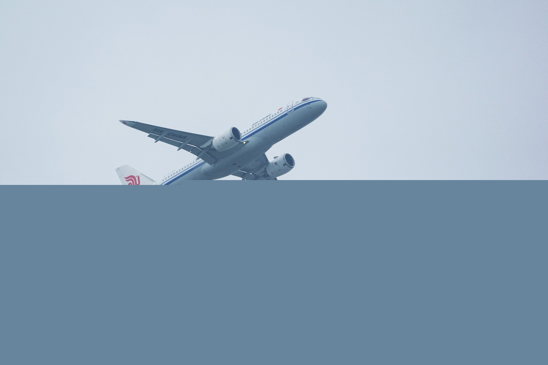 Avionul cu care China vrea să concureze Boeing și Airbus a efectuat prima sa cursă internațională