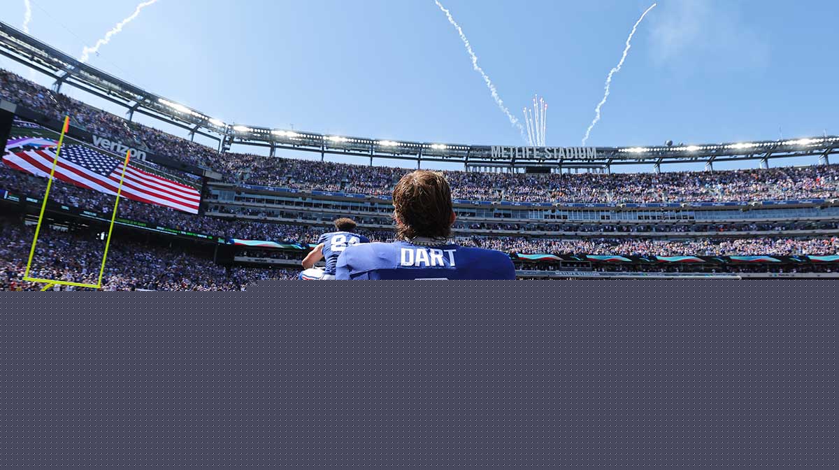 Giants fans give Jaxson Dart standing ovation for debut start