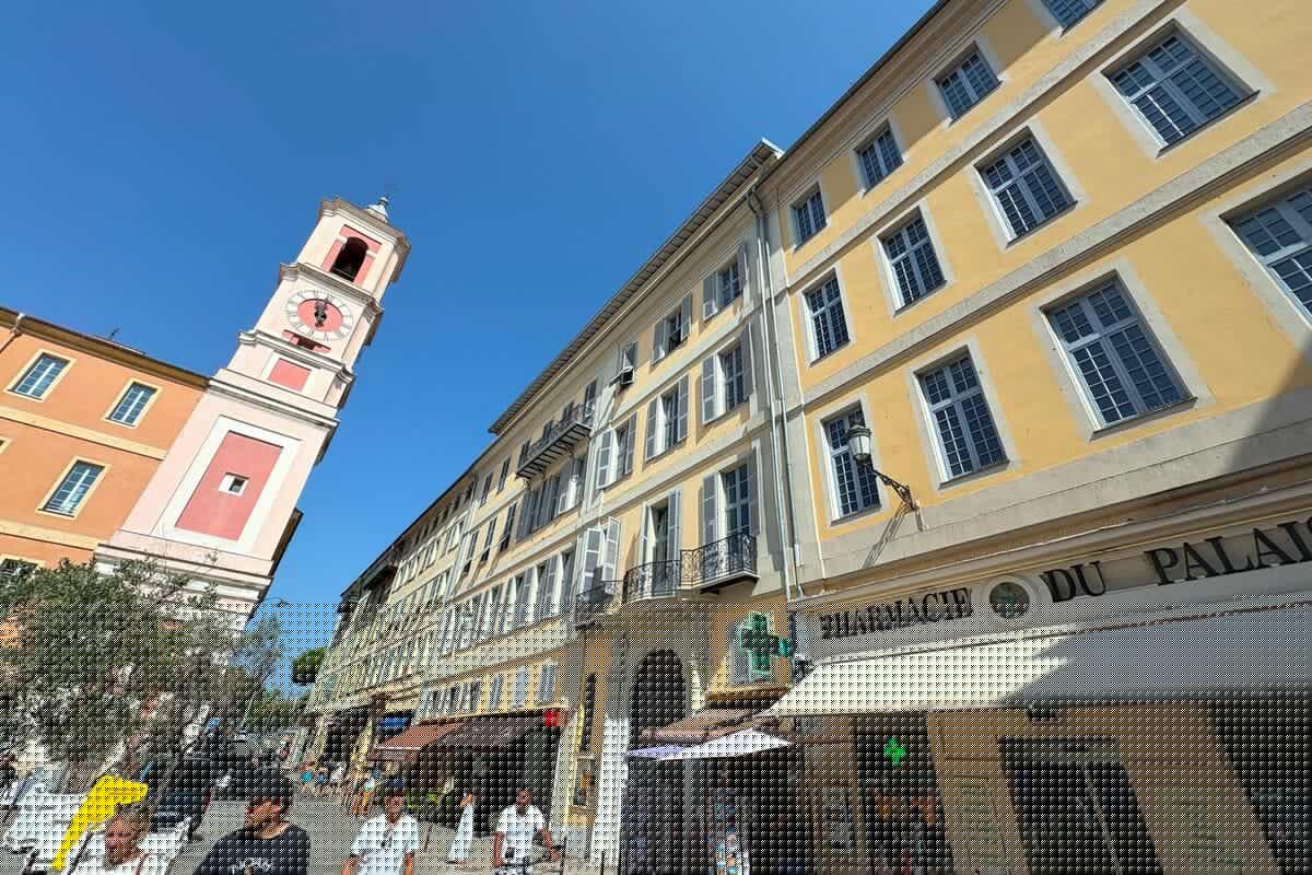 Interdiction de poser des clims sur les façades classées de Nice : cet architecte des bâtiments de France explique comment lutter contre le réchauffement climatique en préservant le patrimoine