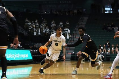 Men’s basketball stunned at UNH in triple-overtime thriller
