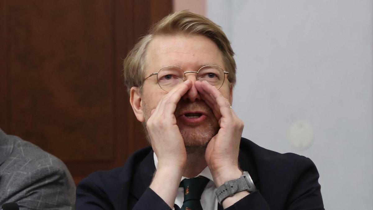 Russia bars anti-war party from parliamentary vote