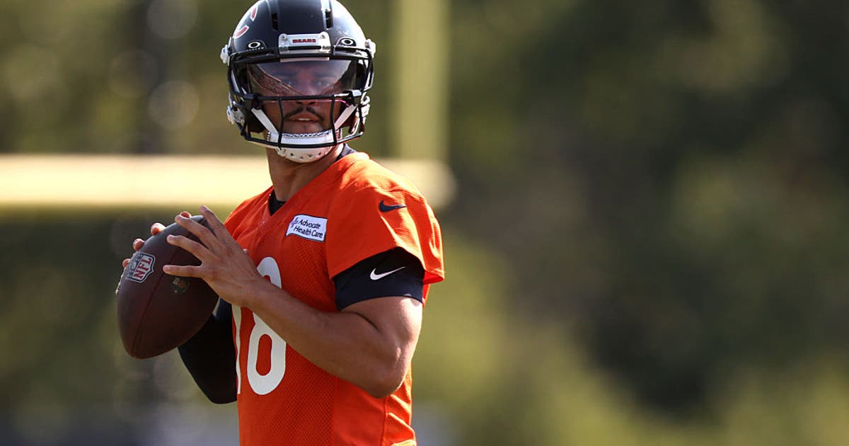 Bears training camp report: The quarterbacks shine in spectacular passing display