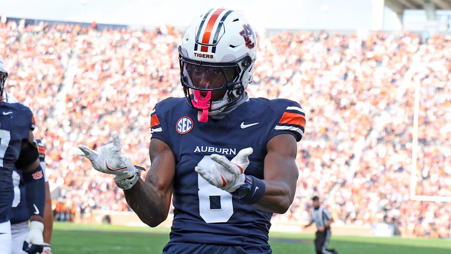 Texas Reveals First Look at Cam Coleman With New Teammates