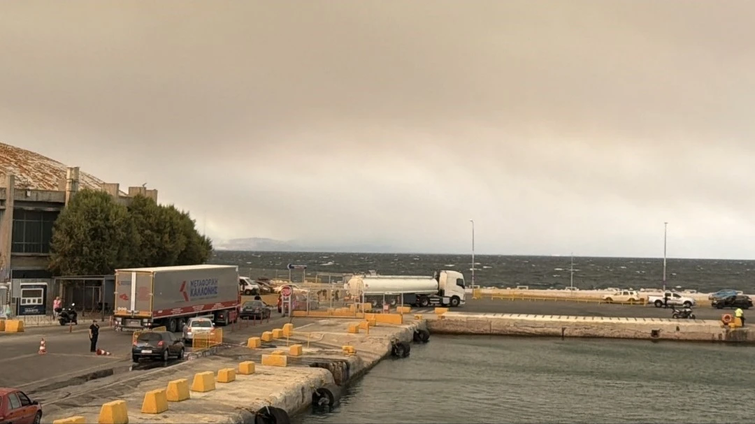 Balıkesir’deki yangınının dumanları Midilli’ye ulaştı