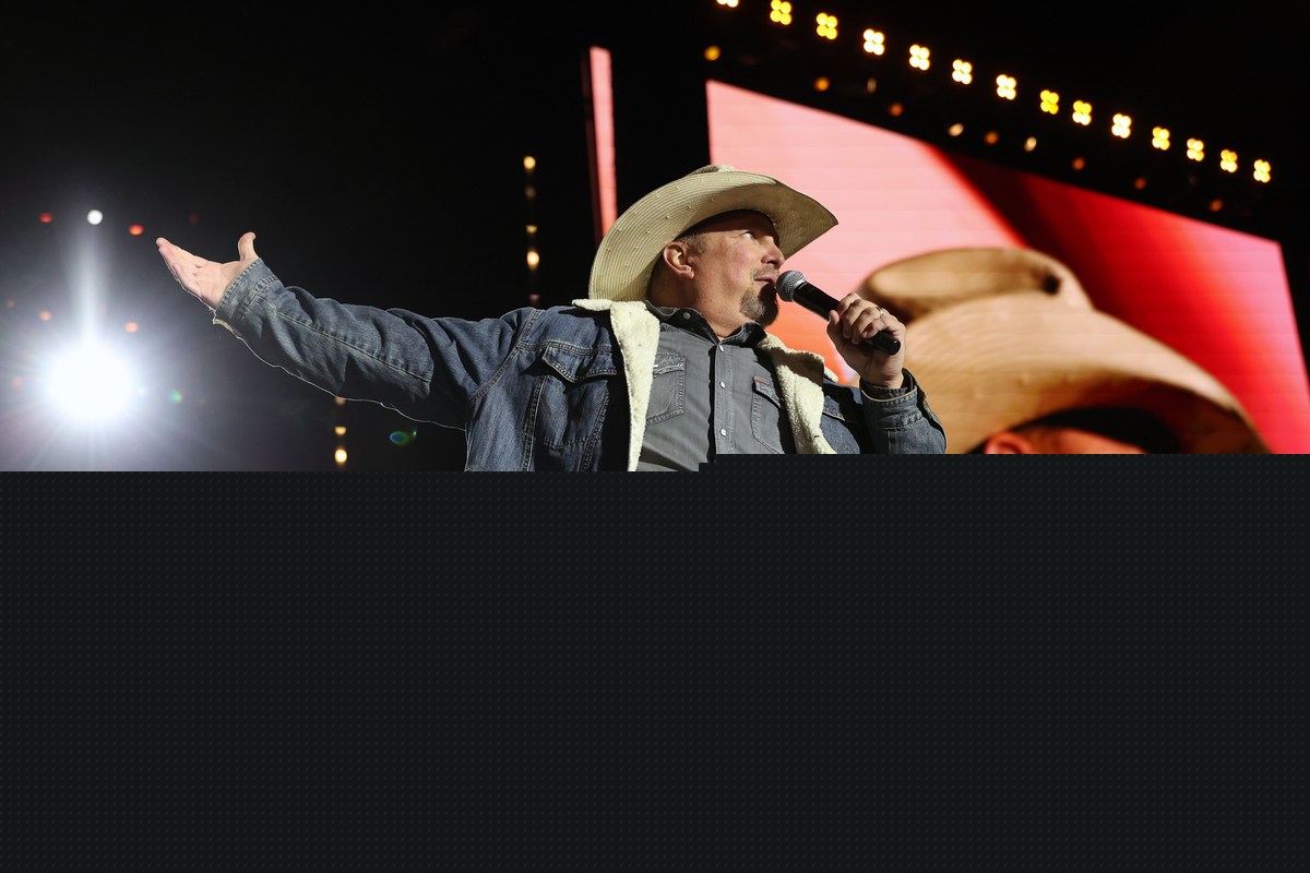 Garth Brooks Bringing 2026 Arena Tour to Denver
