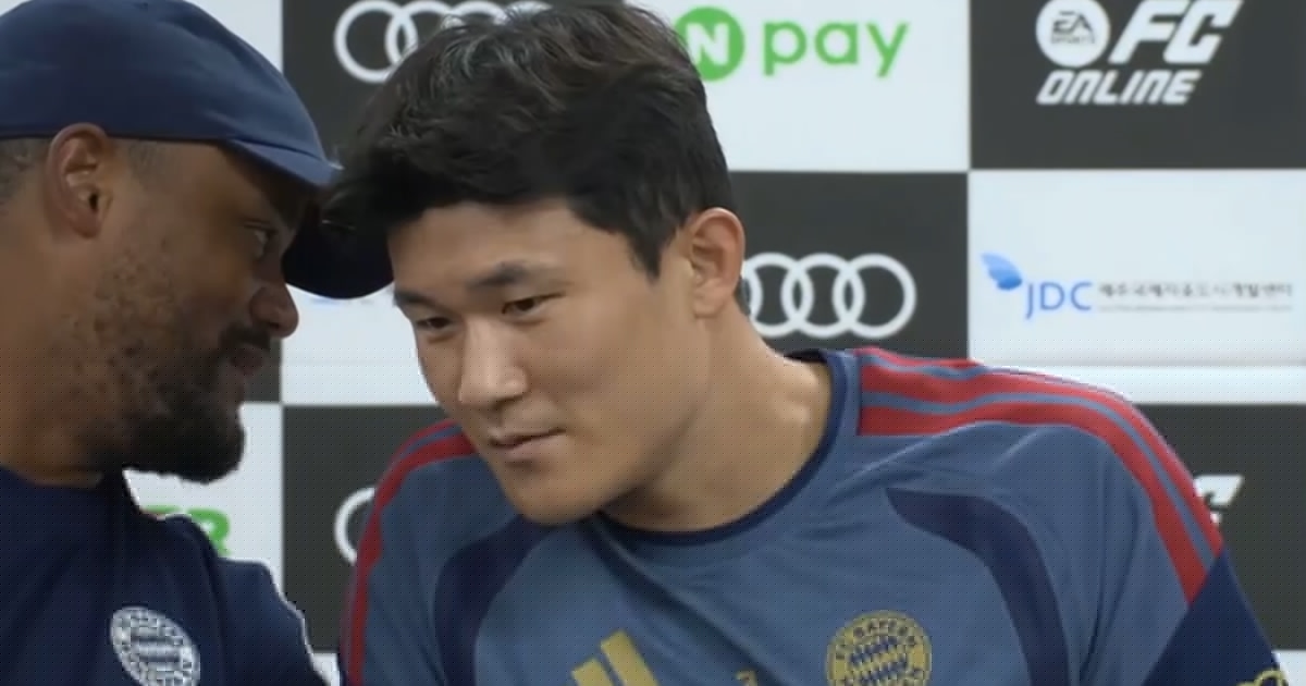 Trainer hilft aus - Kurioser Kompany-Moment bei Bayern-PK in Südkorea