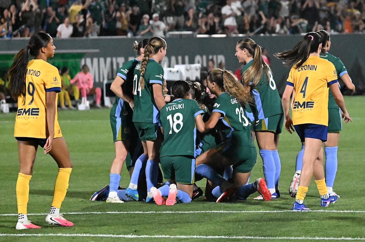 Janine Sonis Free Kick Rescues Denver Summit in Continental Divide.