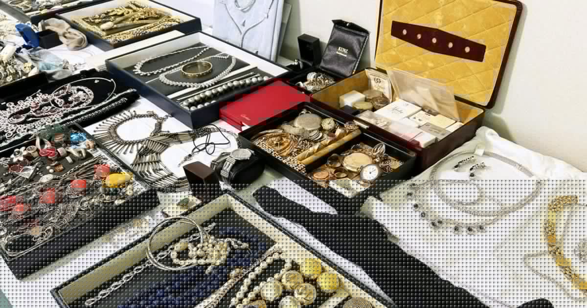 Schmuck gestohlen - Pfleger (23) mit langen Fingern festgenommen