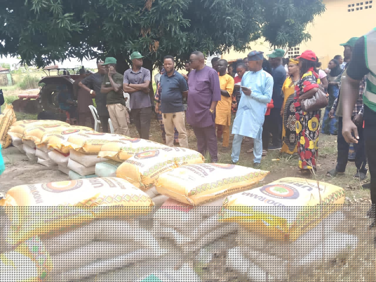 FCTA Distributes 6,800 Fertiliser Bags to Farmers