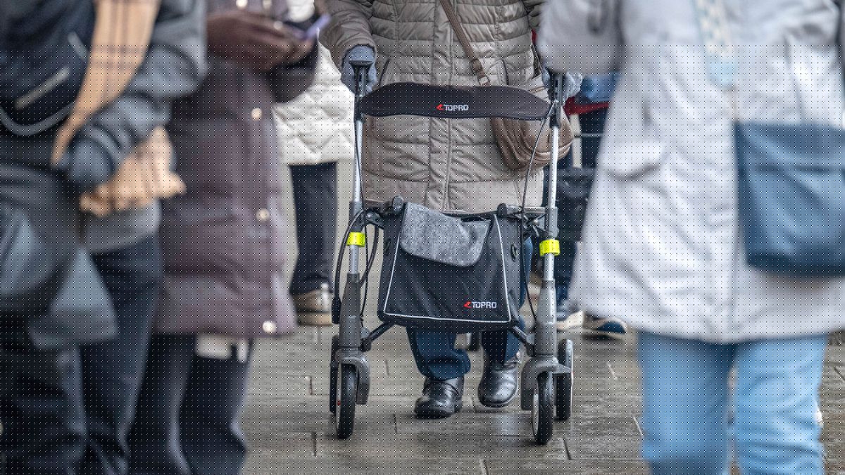 Rollatoren und Hörgeräte: Kosten für Versicherte gestiegen