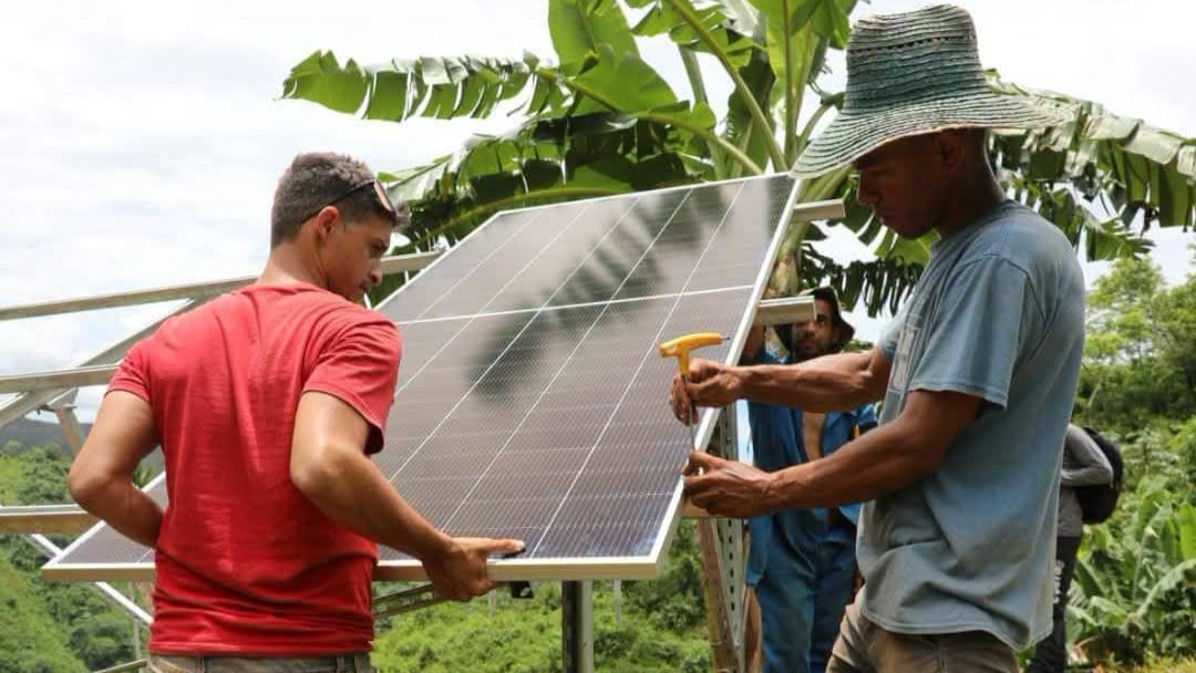 Incapaz de generar electricidad, el régimen impulsa que cada cubano produzca la suya