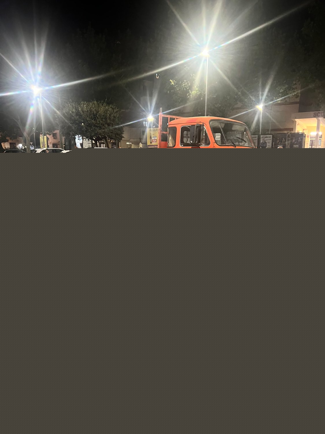 Paura a Marsala, camion fuori controllo a Piazza Inam