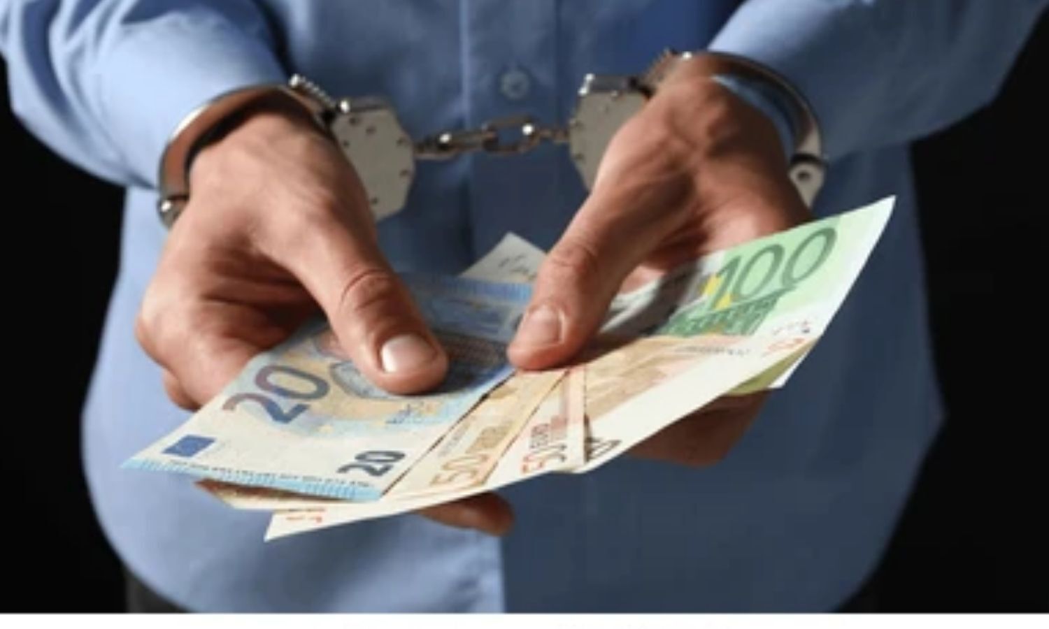 MP Medical officer, supervisor caught taking Rs 30,000 bribe