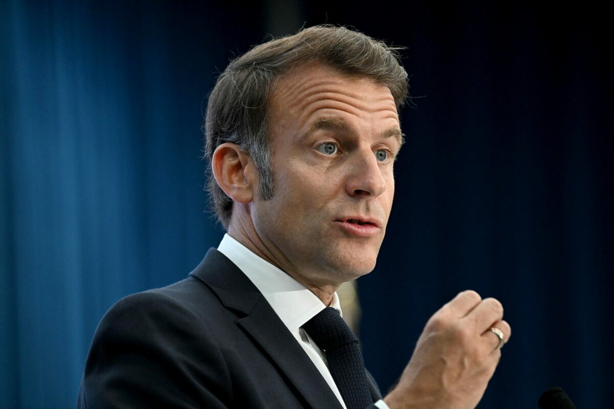 Macron condamnă atacul cu drone asupra trenului de pasageri din Ucraina și anunță sprijin de urgență