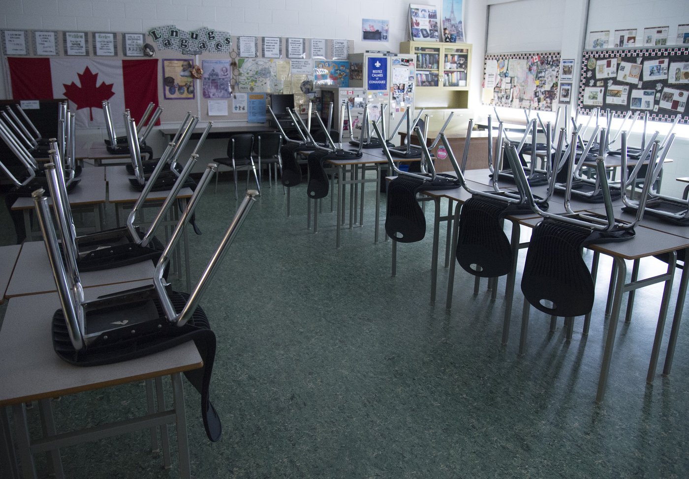Schools set to close as Alberta provides online curriculum ahead of teachers strike