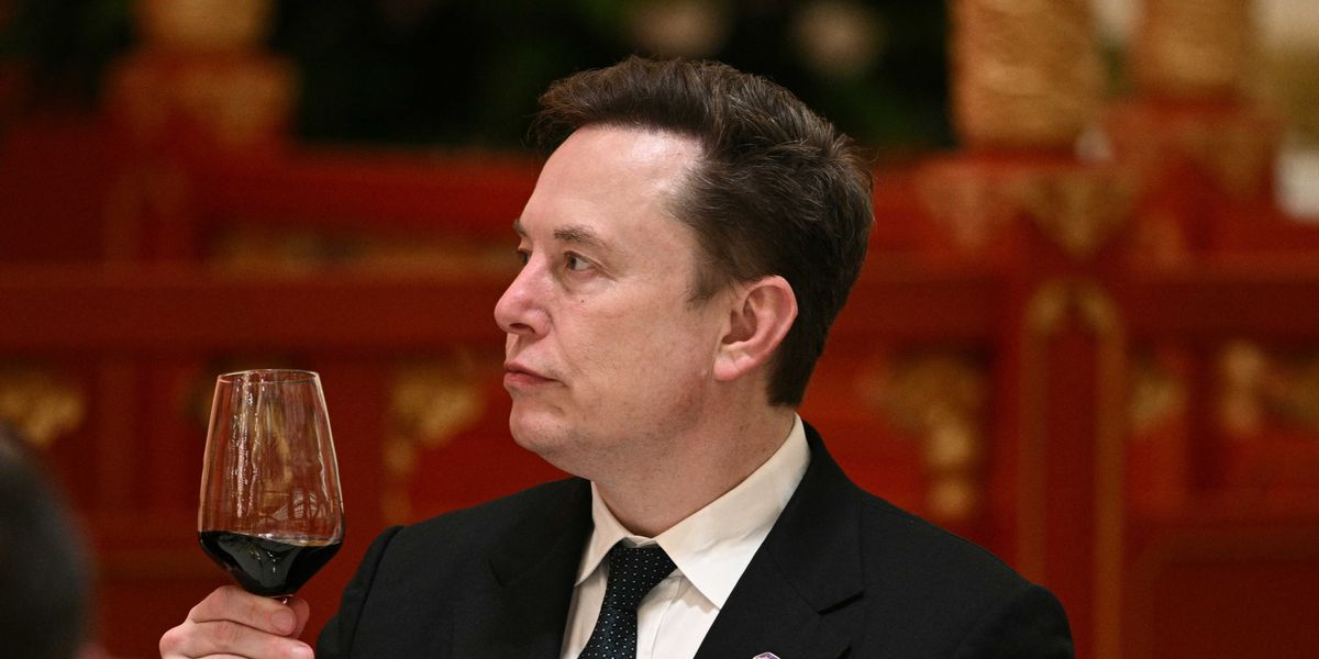 Elon Musk has weird 'crash out' after being told he's 'loathed'