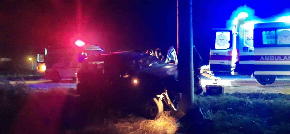 Bucak'ta Otomobil Elektrik Direğine Çarptı: 1 Yaralı