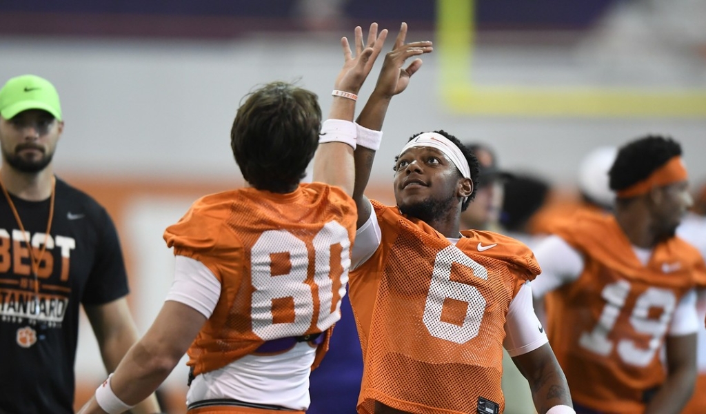 Clemson WR Showing off Skills in Camp