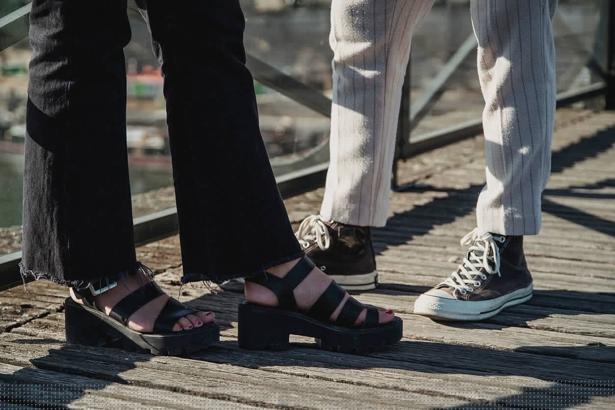 Pėdų skilinėjimas – ne tik estetinė problema, kaip tinkamai jomis pasirūpinti?