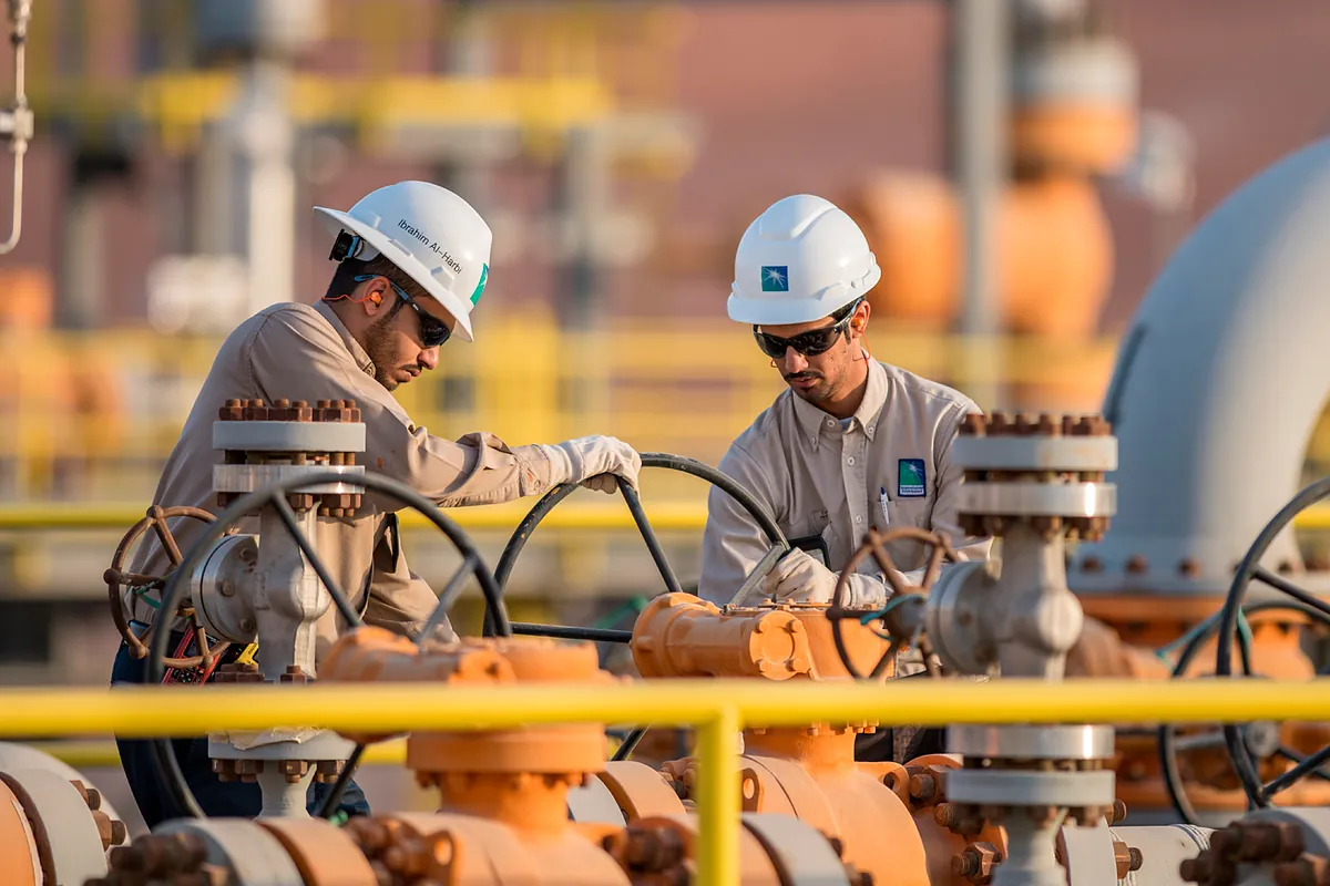 Sofocado un incendio en una refinería de Aramco que procesa 400.000 barriles de crudo diarios