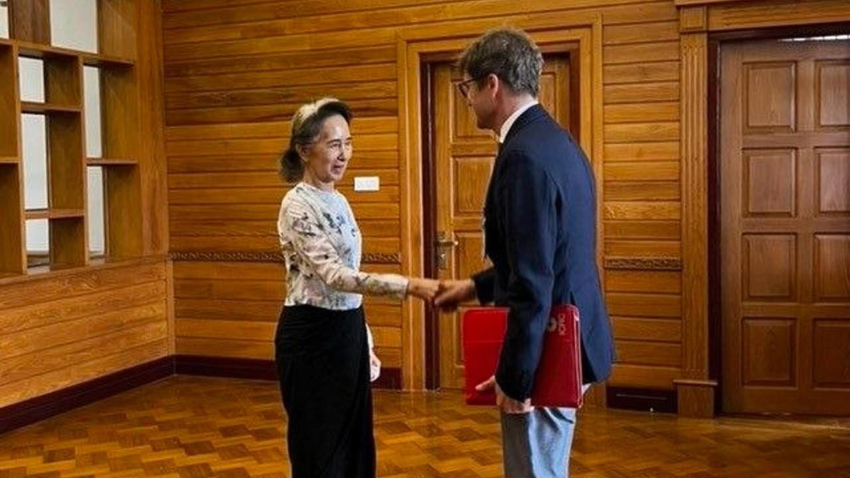 Myanmar's Aung San Suu Kyi meets Red Cross official