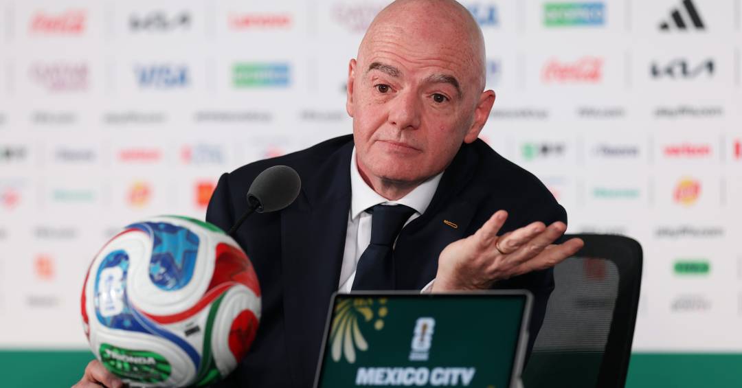 Fifa tenta superar crise com pedidos de desculpas, mas reafirma apoio a Infantino