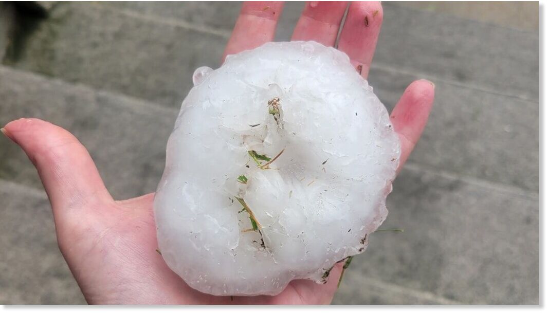 Large hailstones hit Laverne, Oklahoma and parts of Kansas