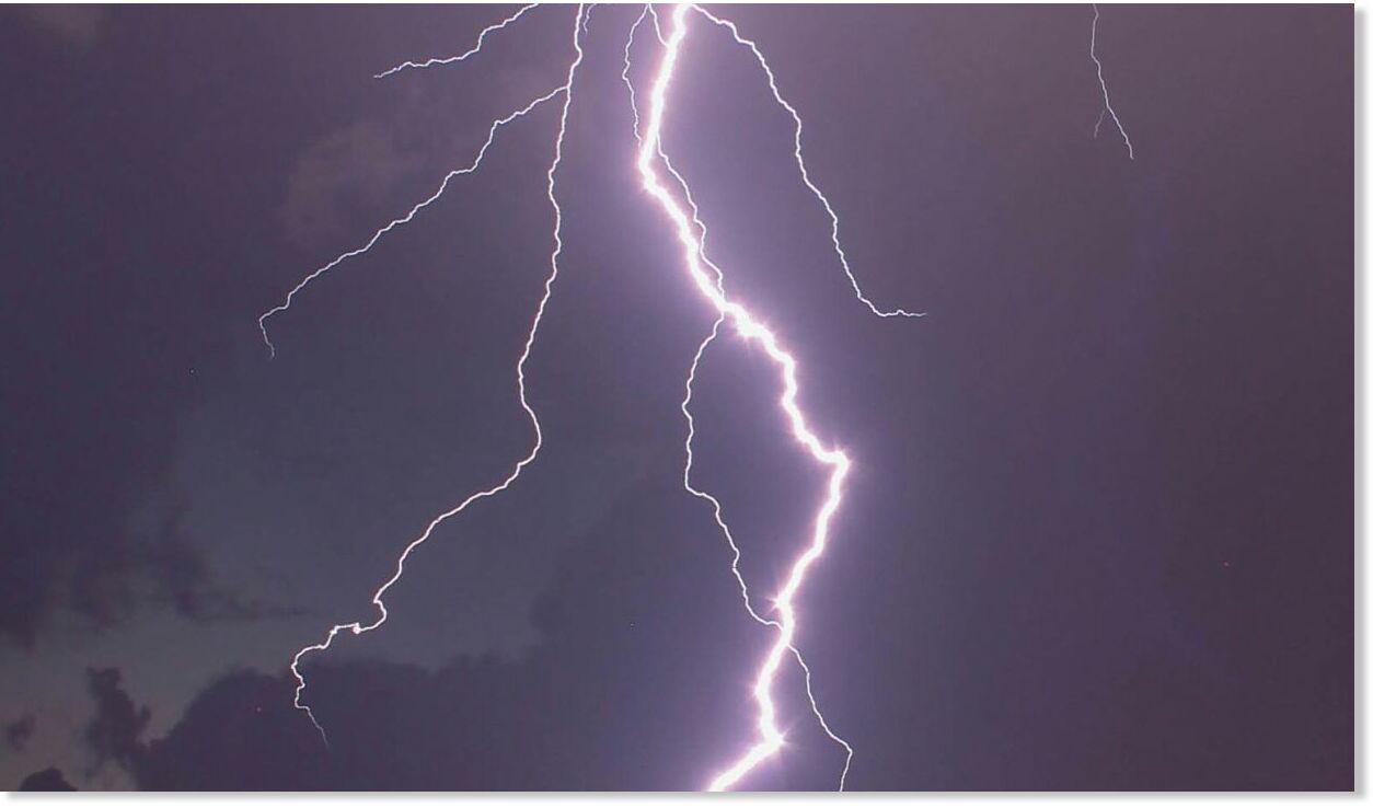 Lightning strike kills 3  labourers in  Bihar, India