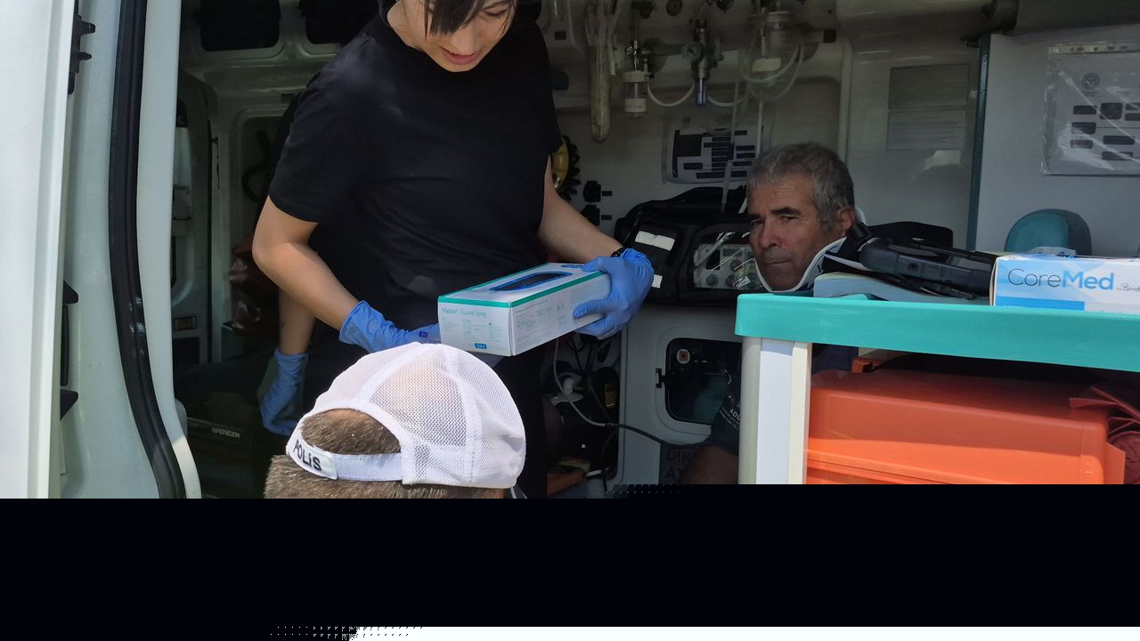 Otomobiller kafa kafaya çarpıştı: 4 yaralı