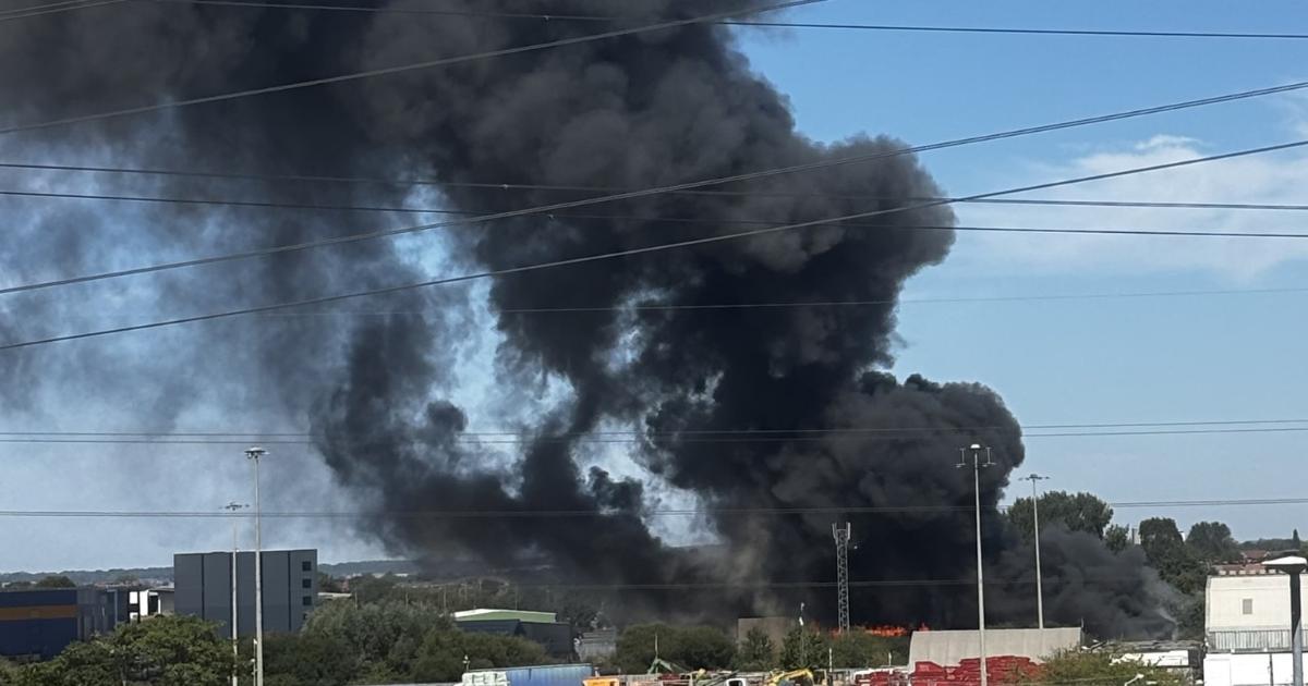 HUGE industrial blaze sends black smoke over London as 100 firefighters battle flames