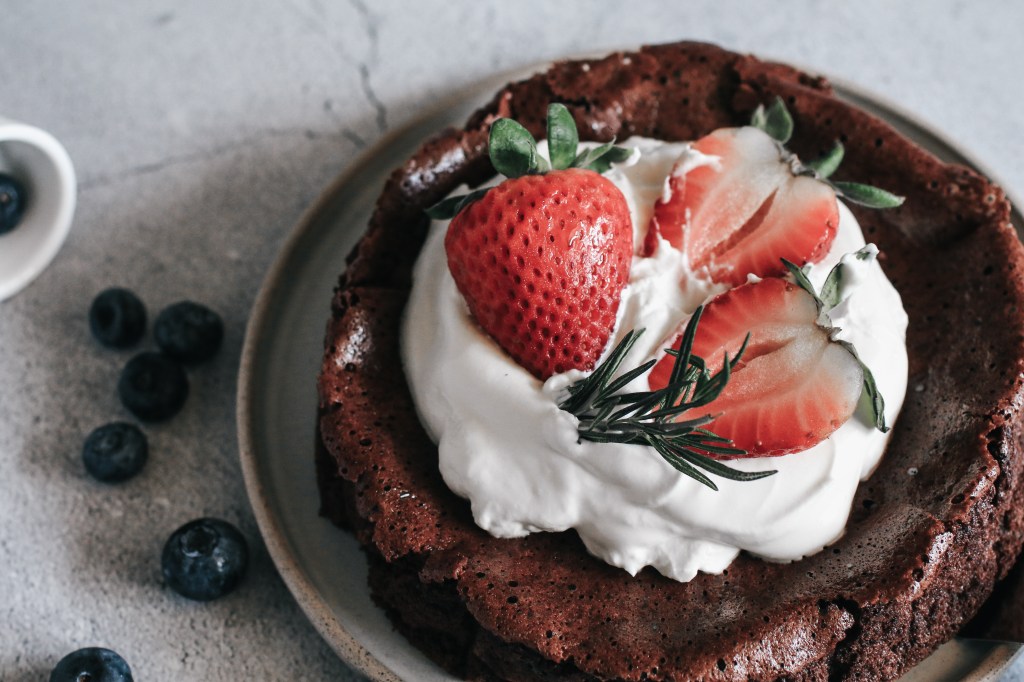 If You Loved the Viral Japanese Cheesecake, Here Are 19 More 2-Ingredient Dessert Recipes to Try