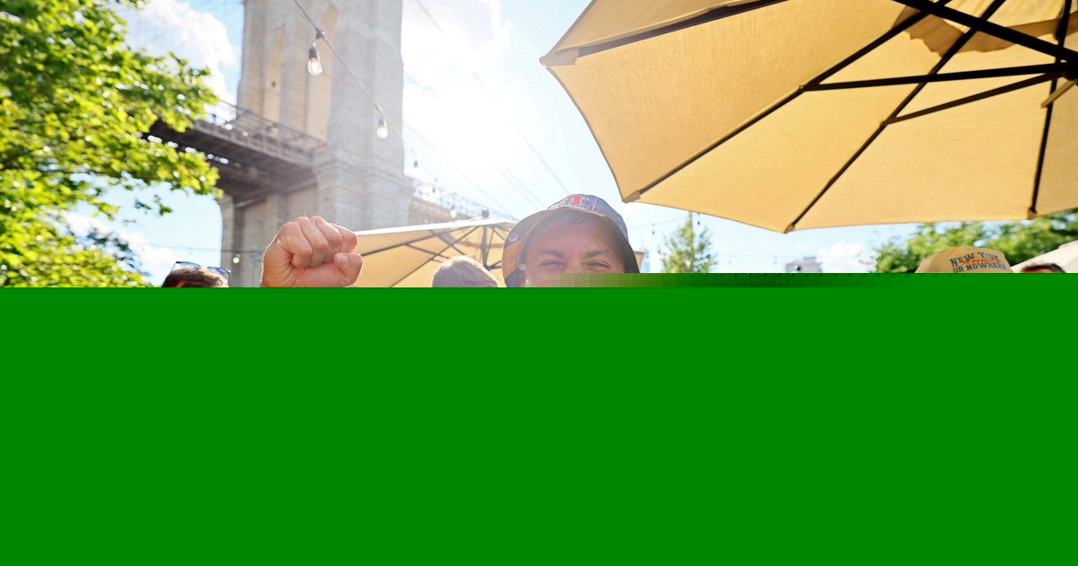 What World Cup Tourists Are Discovering 
About America - From Fast Food to Costs (B2)
