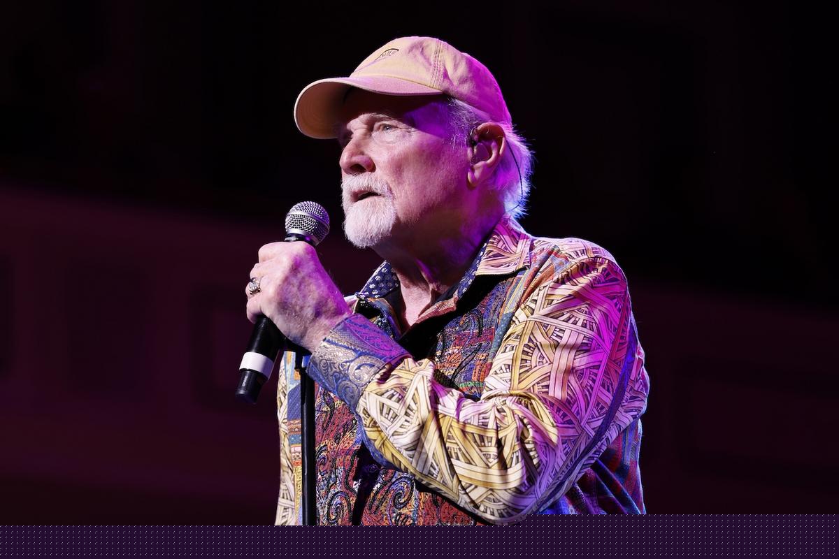 Beach Boys Suddenly Pause Tour