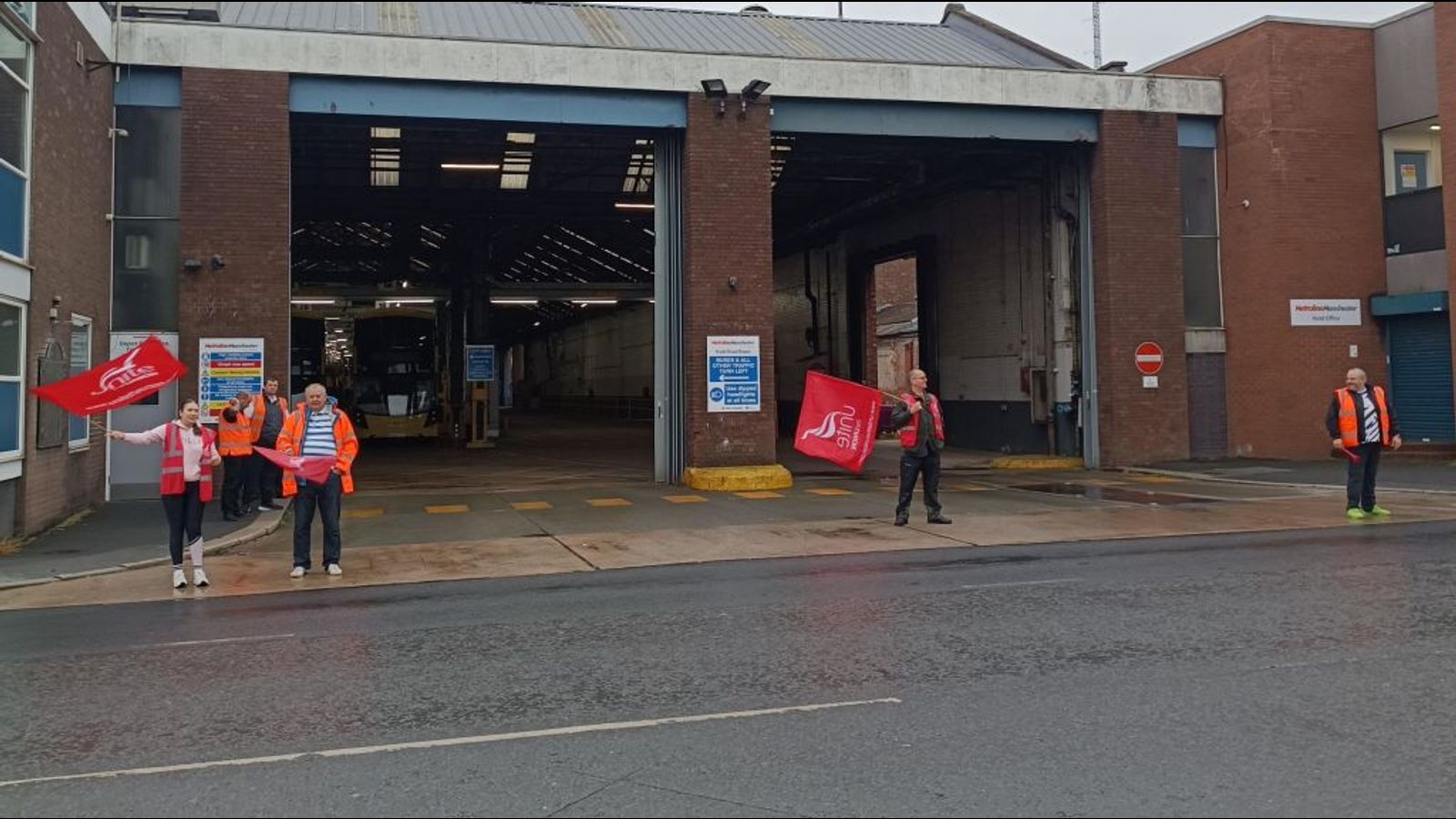 Metroline bus drivers continue strike as Unite and Labour Mayor Andy Burnham shut down unified Greater Manchester action