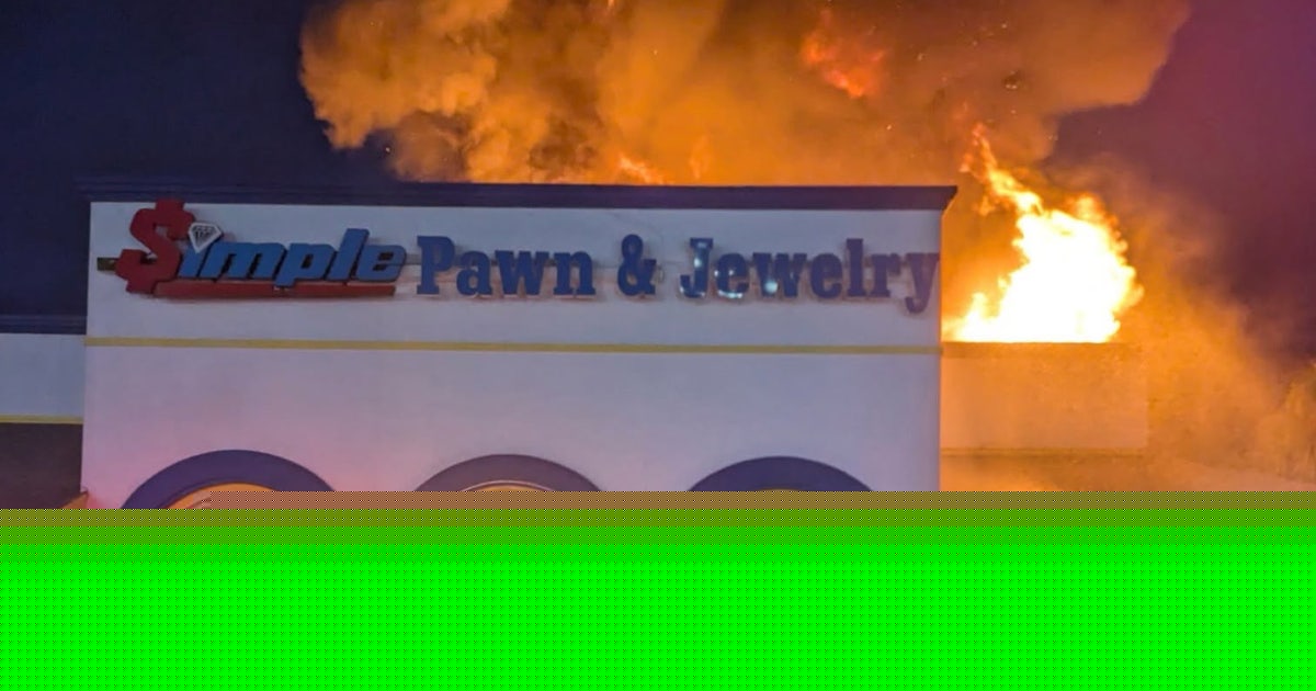 Fire breaks out at Kissimmee pawn shop
