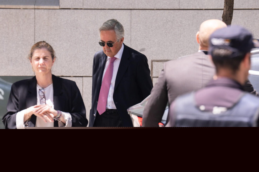 El jutge del cas Plus Ultra ordena a Hisenda que continuï inspeccionant Zapatero i la seva família