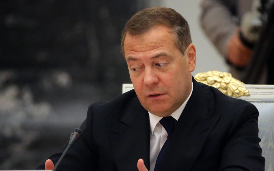 Comment on Russia’s Medvedev fires back after Trump calls him ‘stupid’ by foccusser